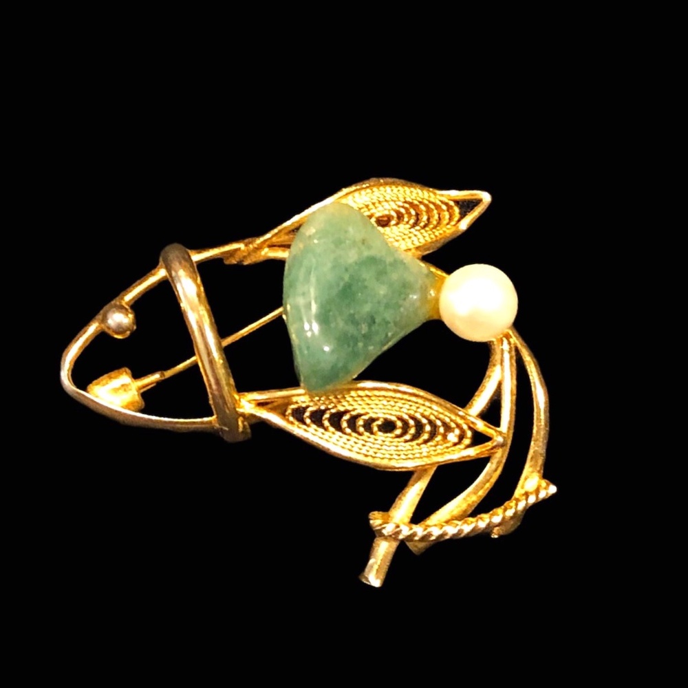 VINTAGE FLYING FISH BROOCH W AVENTURINE & PEARL